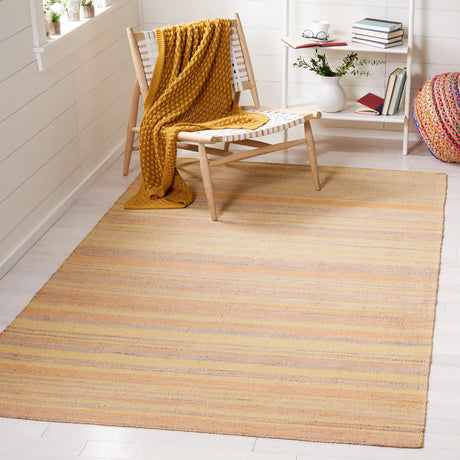 Safavieh Kilim 4'-0" x 6'-0" Rug in Natural / Gold