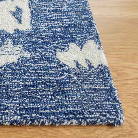 Safavieh Ikat 4'-0" x 6'-0" Rug in Blue / Ivory