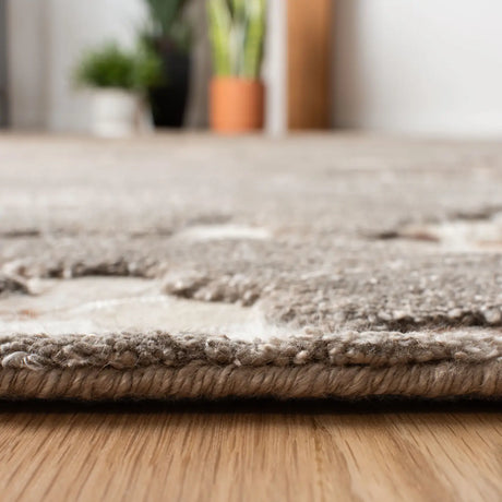 Safavieh Manhattan 5'-0" x 8'-0" Rug in Taupe