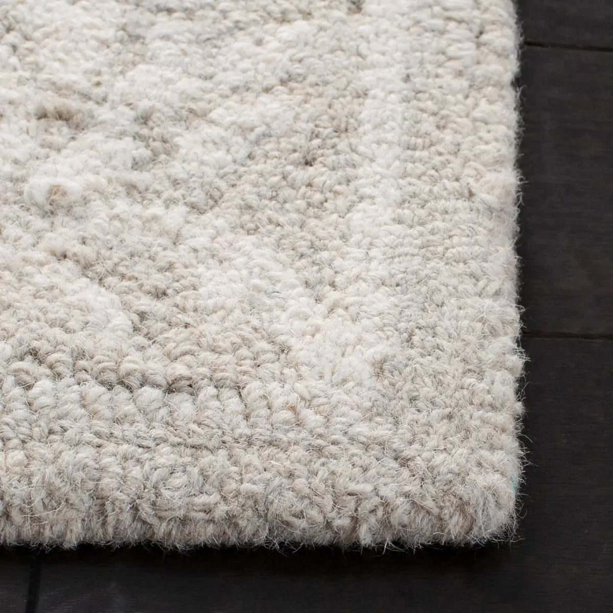 Safavieh Micro-Loop 4'-0" x 6'-0" Rug in Silver / Ivory