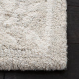 Safavieh Micro-Loop 4'-0" x 6'-0" Rug in Silver / Ivory