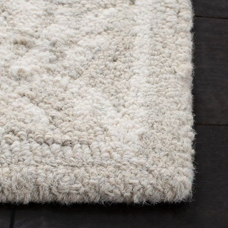 Safavieh Micro-Loop 4'-0" x 6'-0" Rug in Silver / Ivory