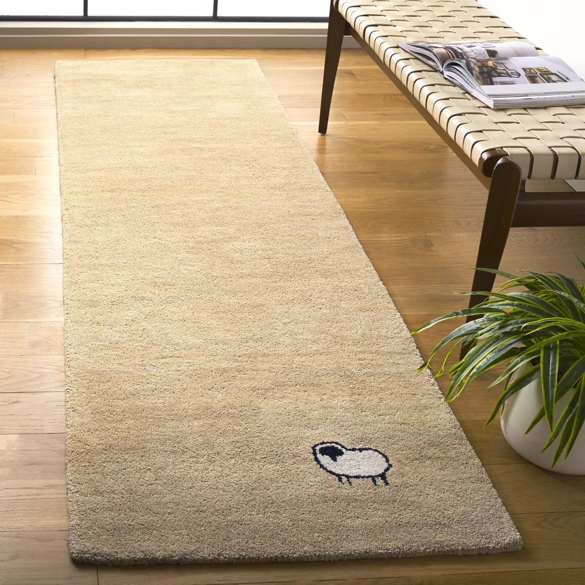 Safavieh Himalaya 2'-3" x 8'-0" Rug in Beige