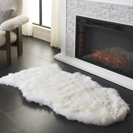 Safavieh Sheep Skin 2'-0" x 4'-0" Rug in Natural / White