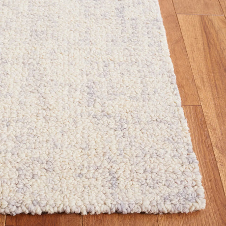 Safavieh Abstract 4'-0" x 6'-0" Rug in Light Grey / Ivory