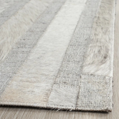 Safavieh Studio Leather 4'-0" x 6'-0" Rug in Ivory / Grey