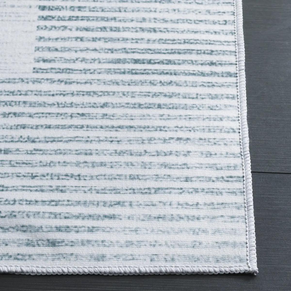 Safavieh Malibu 4'-0" x 6'-0" Rug in Ivory / Grey