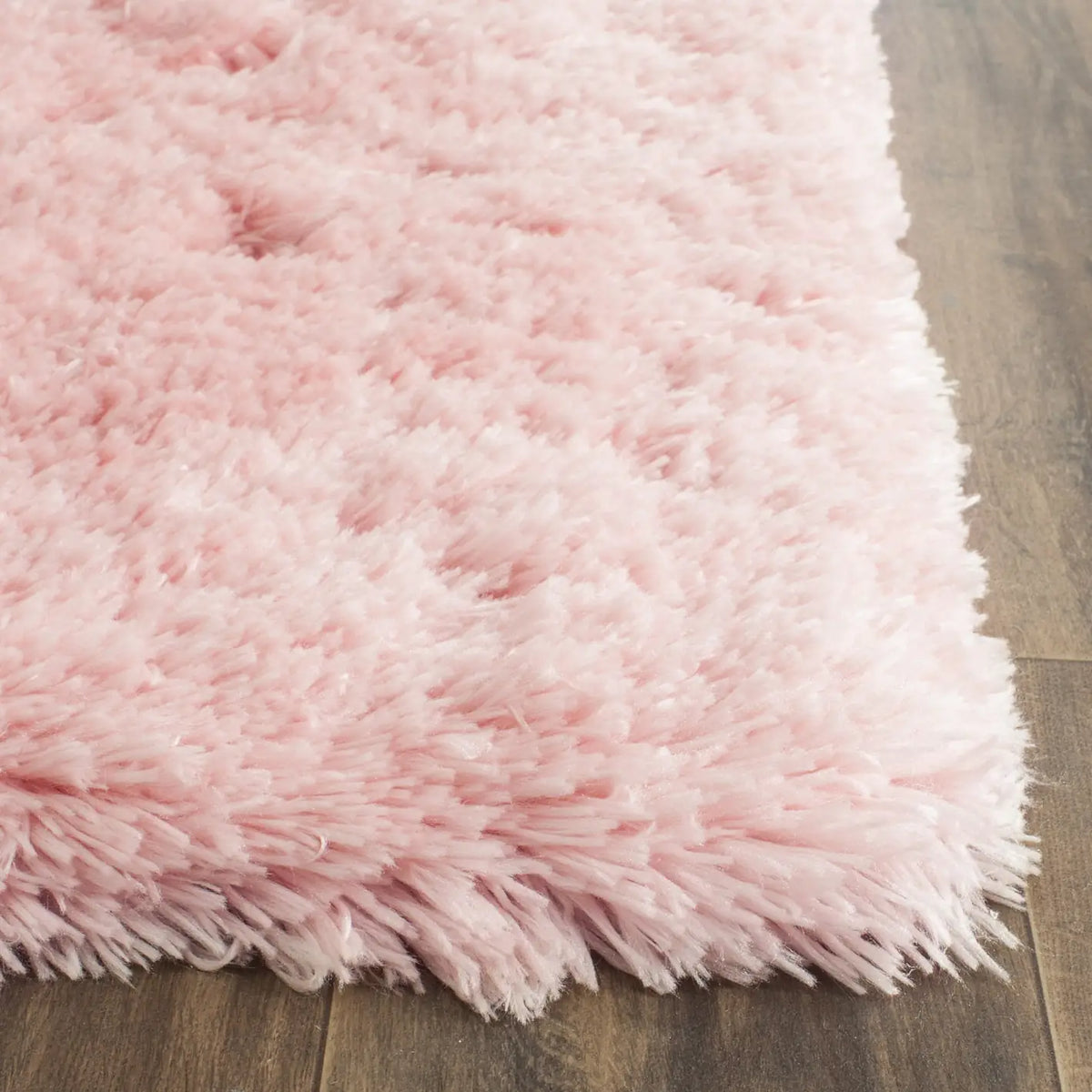 Safavieh Arctic Shag 2'-3" x 6'-0" Rug in Pink