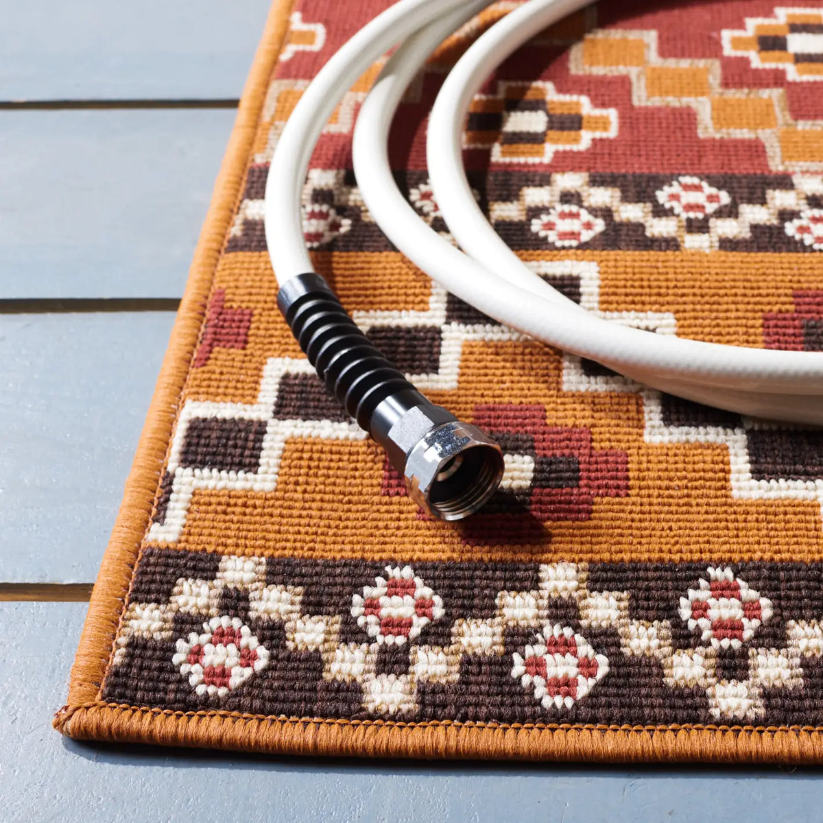 Safavieh Veranda 4'-0" x 5'-7" Rug in Rust / Red