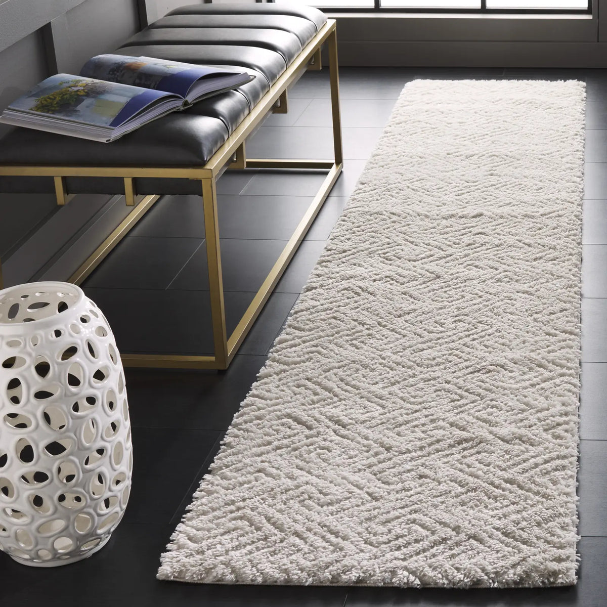 Safavieh Tahoe Shag 2'-0" x 9'-0" Rug in Ivory