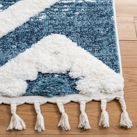 Safavieh Moroccan Tassel Shag 4'-0" x 6'-0" Rug in Blue / Ivory