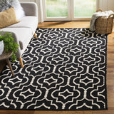 Safavieh Montauk 4'-0" x 6'-0" Rug in Black / Ivory