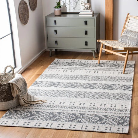 Safavieh Augustine 4'-0" x 6'-0" Rug in Anthracite / Cream