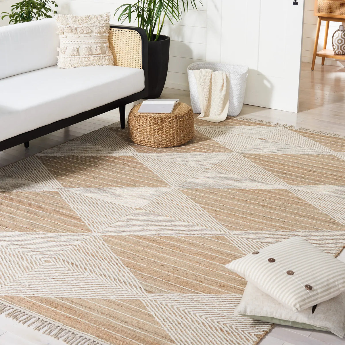 Safavieh Kilim 10'-0" x 14'-0" Rug in Natural