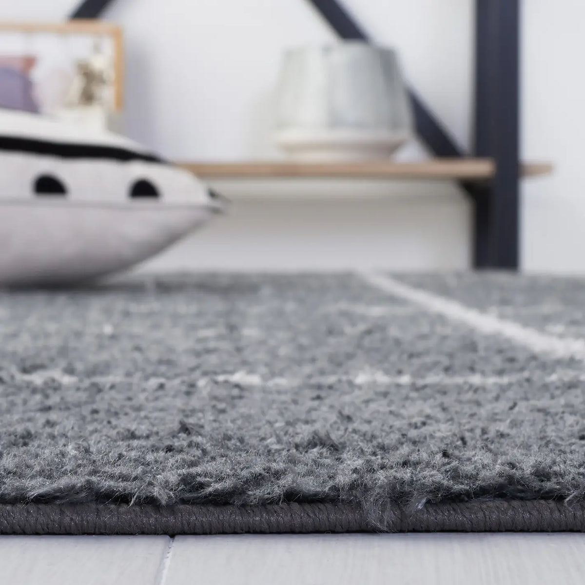 Safavieh Norway 4'-0" x 6'-0" Rug in Dark Grey / Light Grey