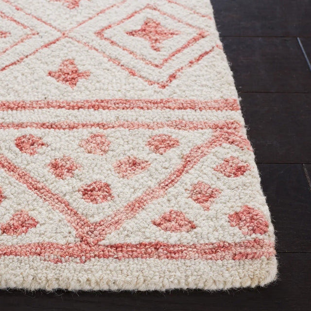 Safavieh Metro 4'-0" x 6'-0" Rug in Ivory / Pink