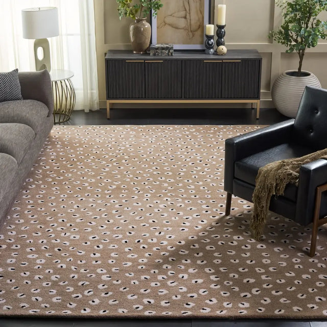 Safavieh Fifth Avenue 8'-0" x 10'-0" Rug in Beige / Ivory