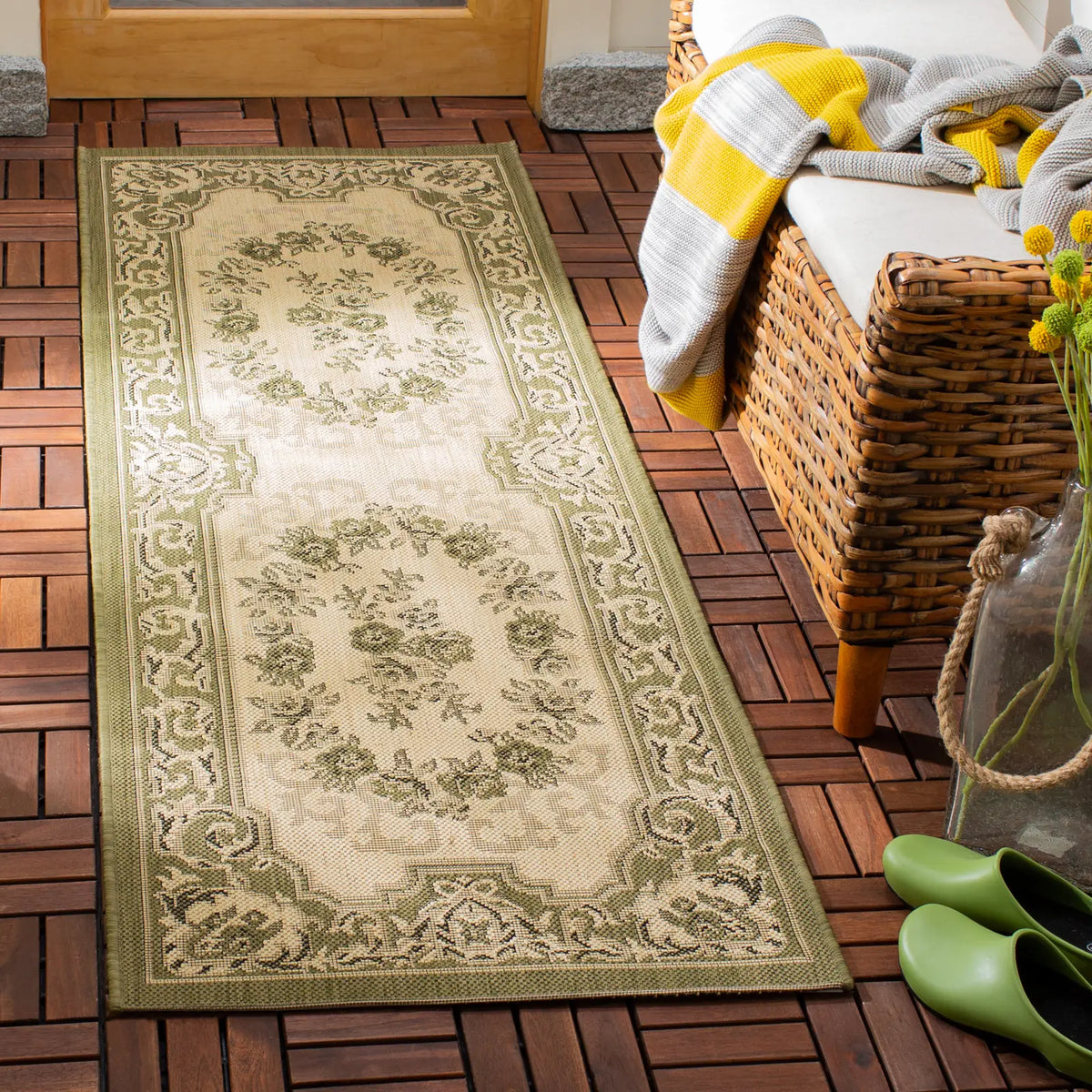 Safavieh Courtyard 2'-3" x 10'-0" Rug in Cream / Green