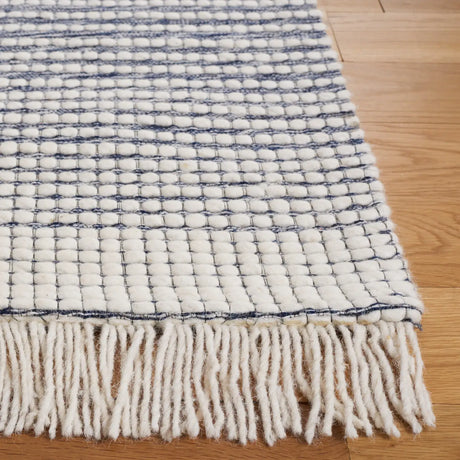 Safavieh Marbella 4'-0" x 6'-0" Rug in Ivory / Navy