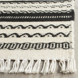 Safavieh Kilim 5'-0" x 8'-0" Rug in Ivory / Black