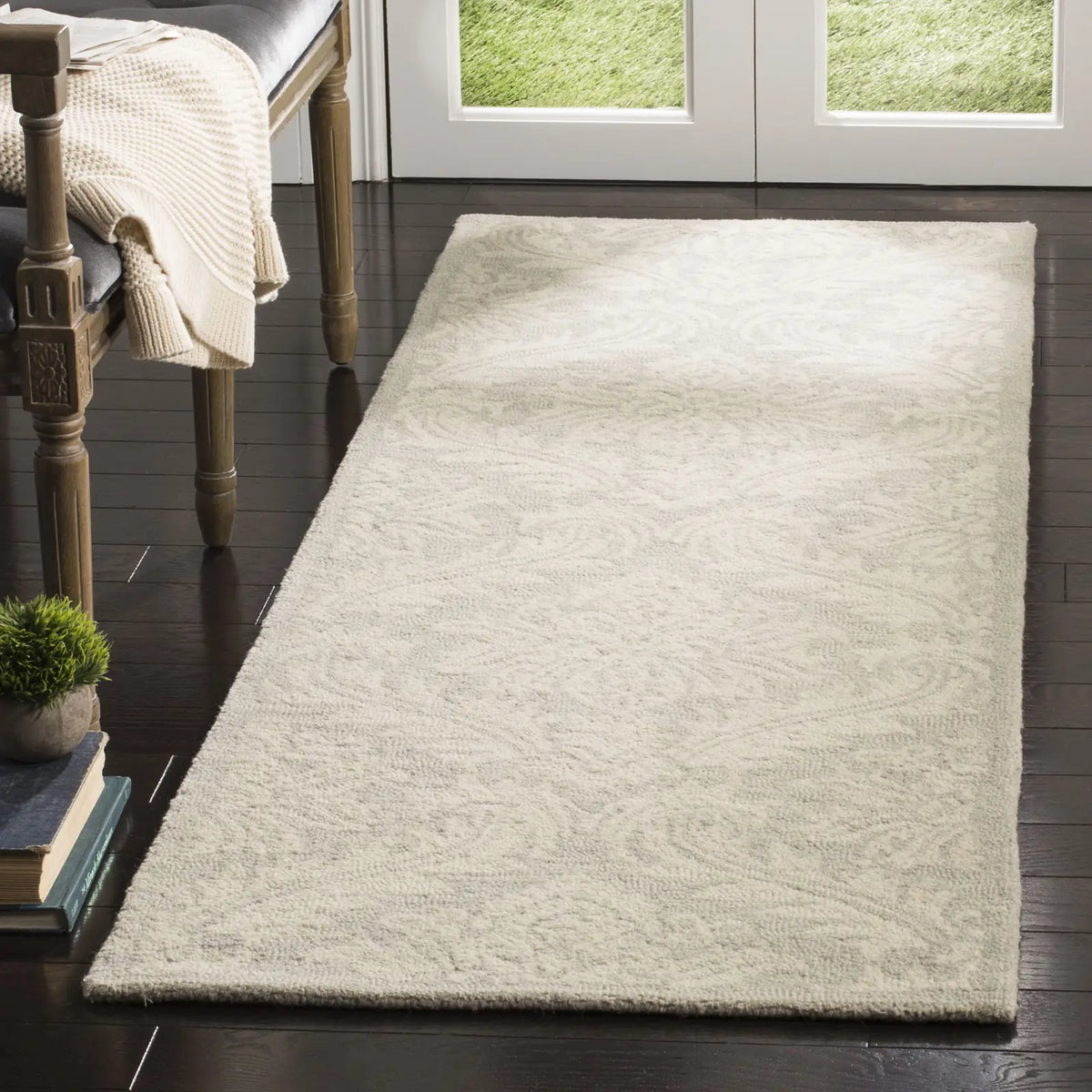 Safavieh Micro-Loop 2'-3" x 7'-0" Rug in Silver