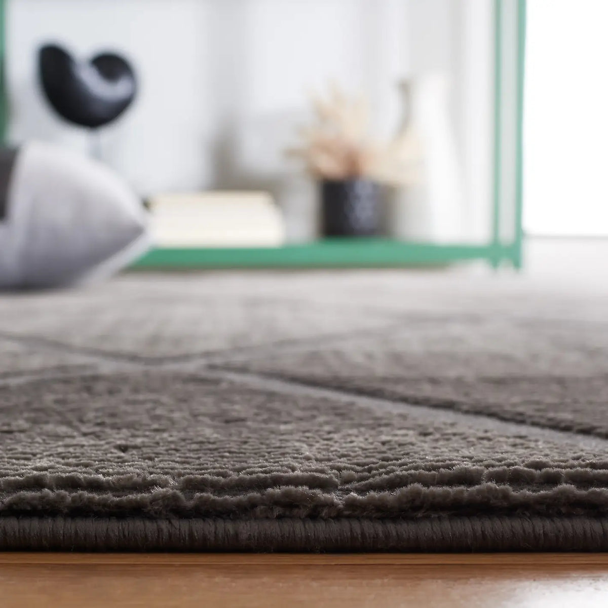 Safavieh Revive 4'-0" x 6'-0" Rug in Charcoal