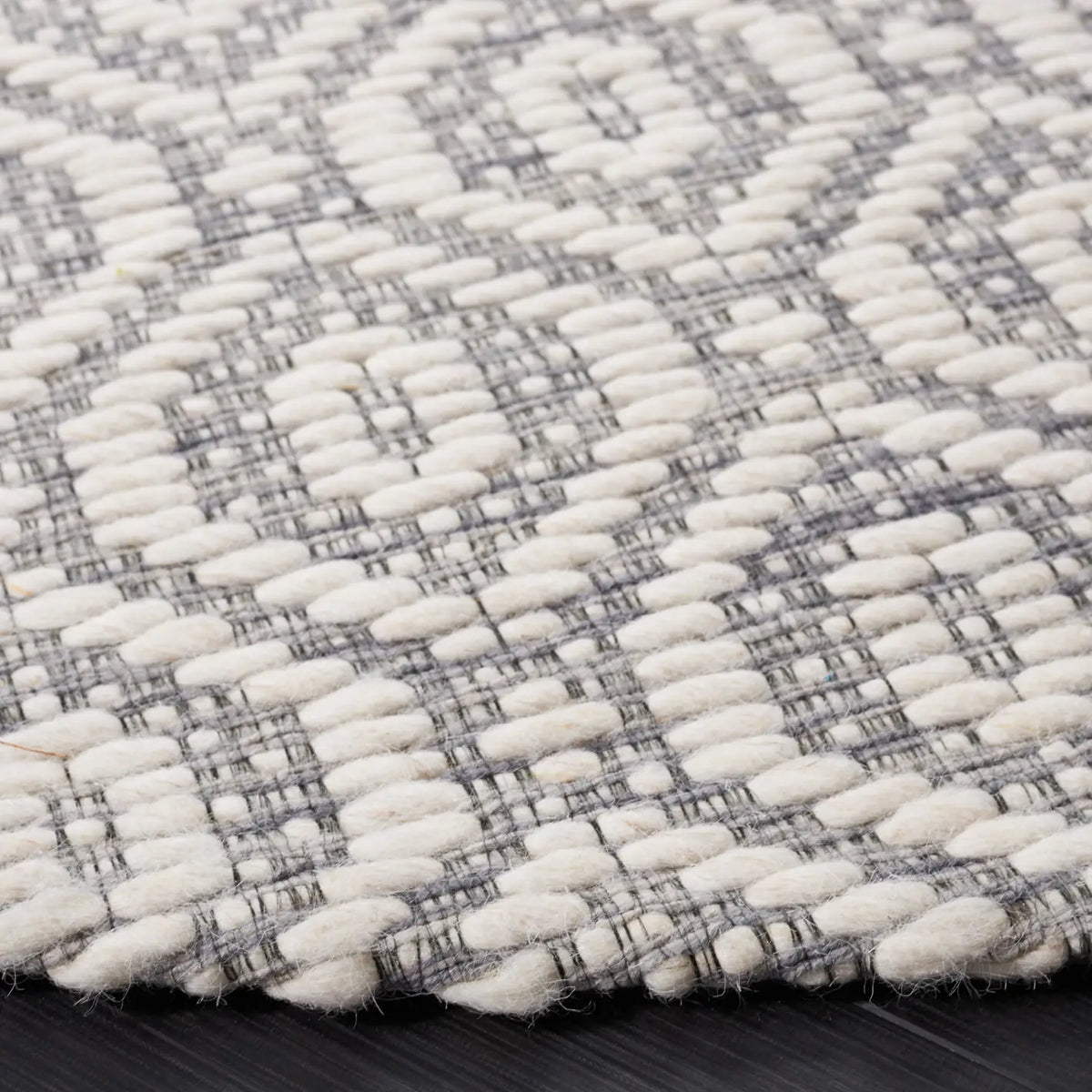 Safavieh Marbella 6'-0" x 6'-0" Rug in Grey / Ivory