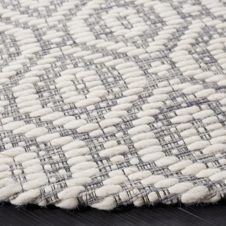 Safavieh Marbella 6'-0" x 6'-0" Rug in Grey / Ivory