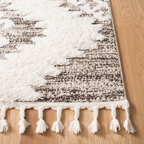 Safavieh Moroccan Tassel Shag 4'-0" x 6'-0" Rug in Ivory / Brown