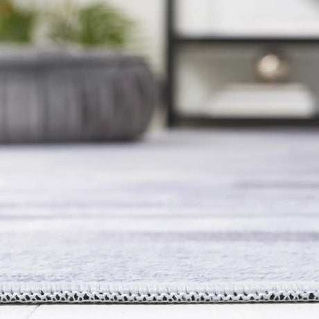 Safavieh Faux Hide 4'-0" x 6'-0" Rug in Light Grey / Grey