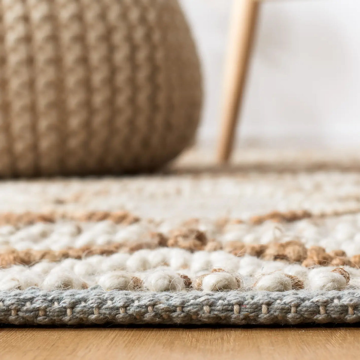 Safavieh Natura 4'-0" x 6'-0" Rug in Natural / Ivory