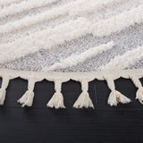 Safavieh Moroccan Tassel Shag 6'-7" x 6'-7" Rug in Beige / Ivory