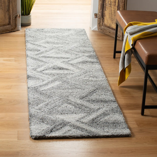 Safavieh Abstract 2'-3" x 8'-0" Rug in Grey / Black