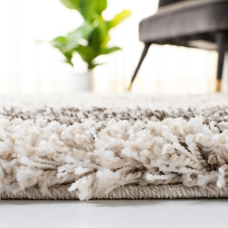Safavieh Hudson Shag 4'-0" x 6'-0" Rug in Ivory / Grey