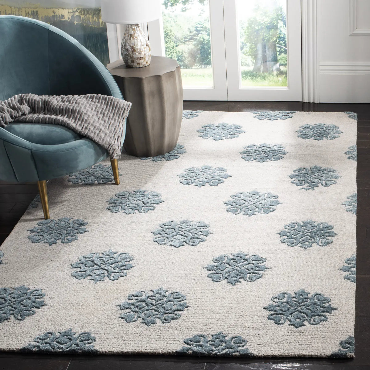 Safavieh Soho 3'-6" x 5'-6" Rug in Ivory / Light Blue