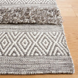 Safavieh Vermont 4'-0" x 6'-0" Rug in Brown / Ivory