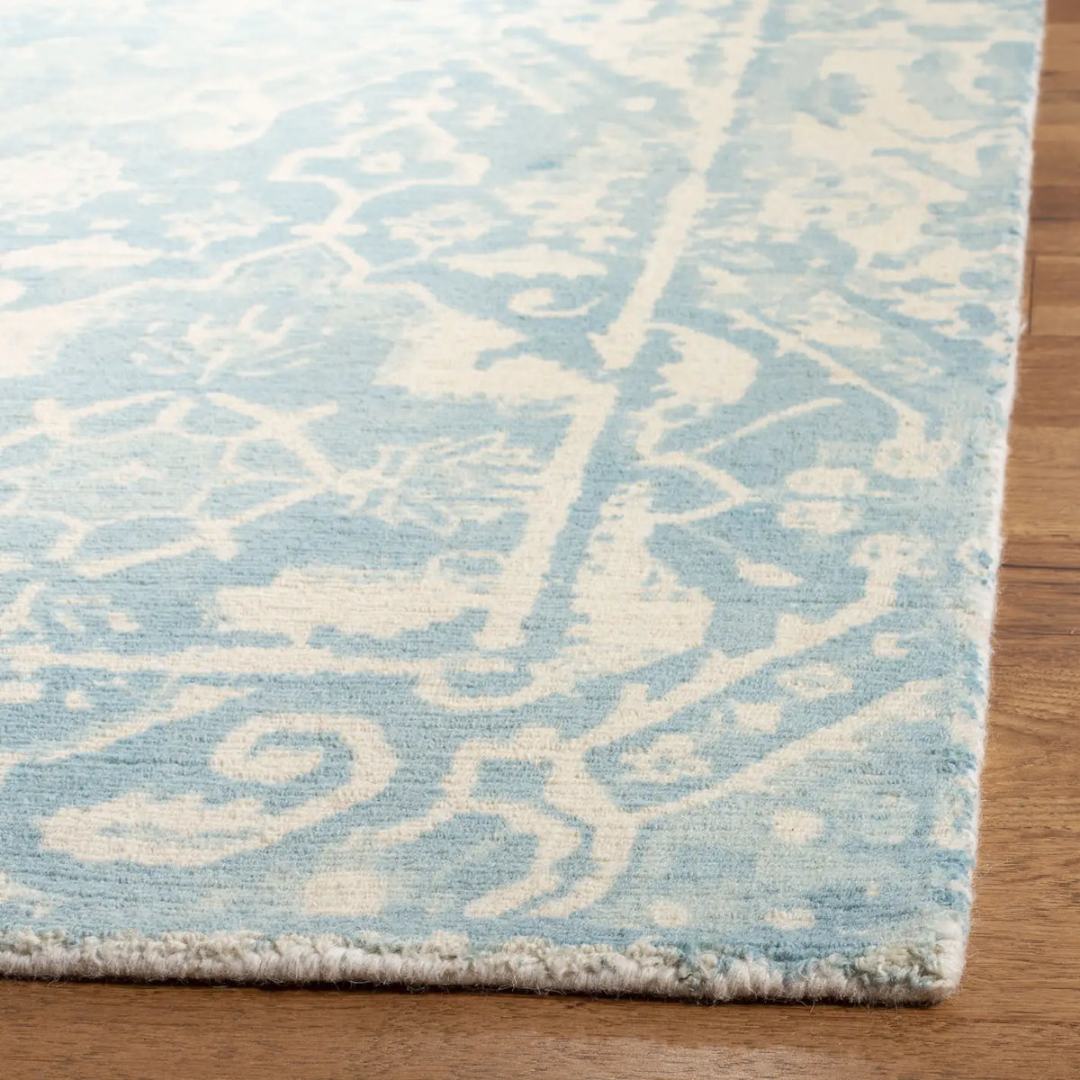 Safavieh Restoration Vintage 4'-0" x 6'-0" Rug in Light Blue / Ivory