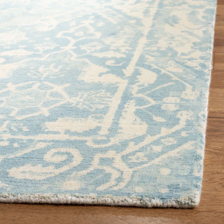 Safavieh Restoration Vintage 4'-0" x 6'-0" Rug in Light Blue / Ivory