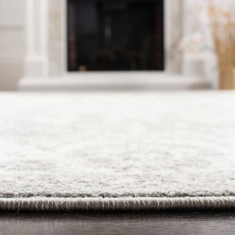 Safavieh Brentwood 4'-0" x 6'-0" Rug in Cream / Grey