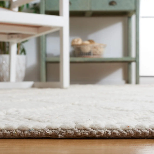 Safavieh Natura 5'-0" x 8'-0" Rug in Ivory / Ivory