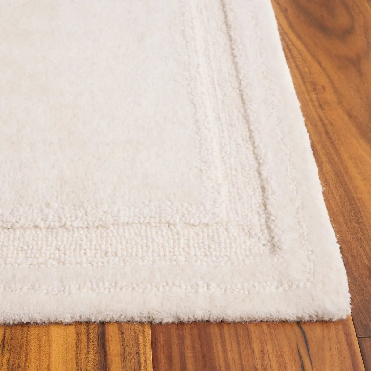 Safavieh Metro 4'-0" x 6'-0" Rug in Ivory