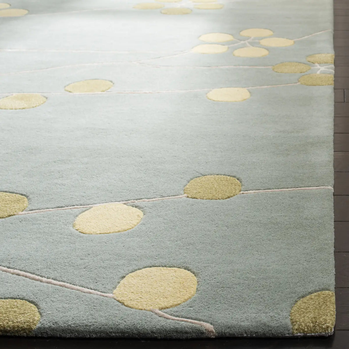 Safavieh Soho 3'-6" x 5'-6" Rug in Light Blue / Gold