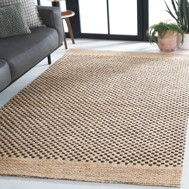 Safavieh Natural Fiber 4'-0" x 6'-0" Rug in Beige / Black