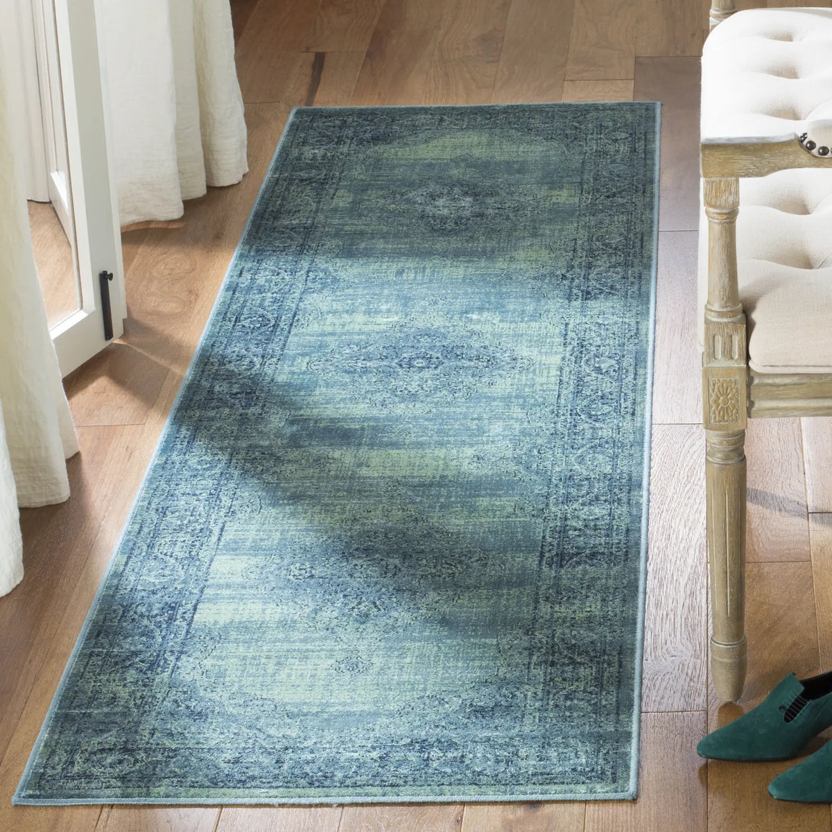 Safavieh Vintage 2'-2" x 10'-0" Rug in Turquoise / Multi