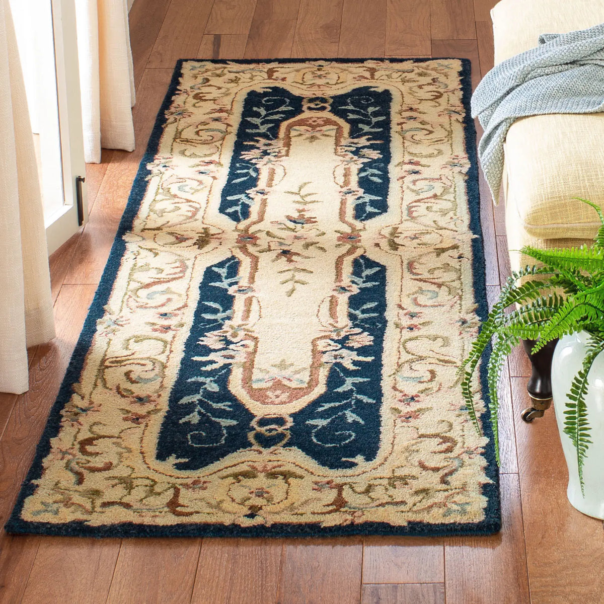 Safavieh Empire 2'-6" x 10'-0" Rug in Navy / Beige