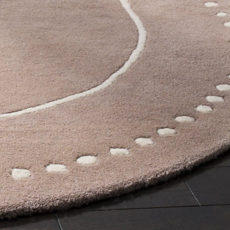 Safavieh Bella 5'-0" x 5'-0" Rug in Beige / Ivory
