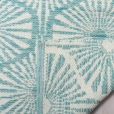 Safavieh Montauk 5'-0" x 8'-0" Rug in Aqua / Ivory