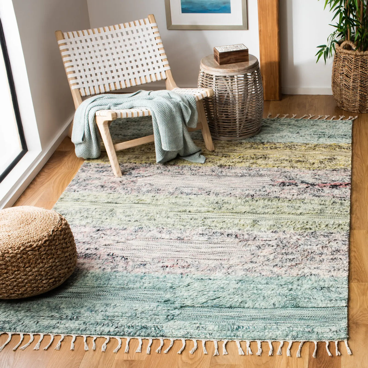 Safavieh Casablanca 5'-0" x 8'-0" Rug in Turquoise / Pink