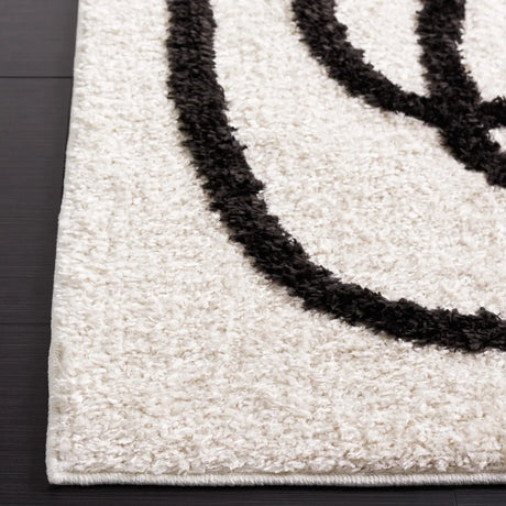 Safavieh Norway 4'-0" x 6'-0" Rug in Ivory / Black