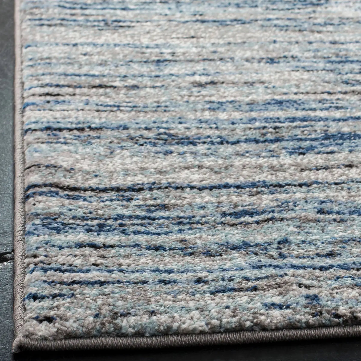 Safavieh Galaxy 4'-0" x 6'-0" Rug in Blue / Grey